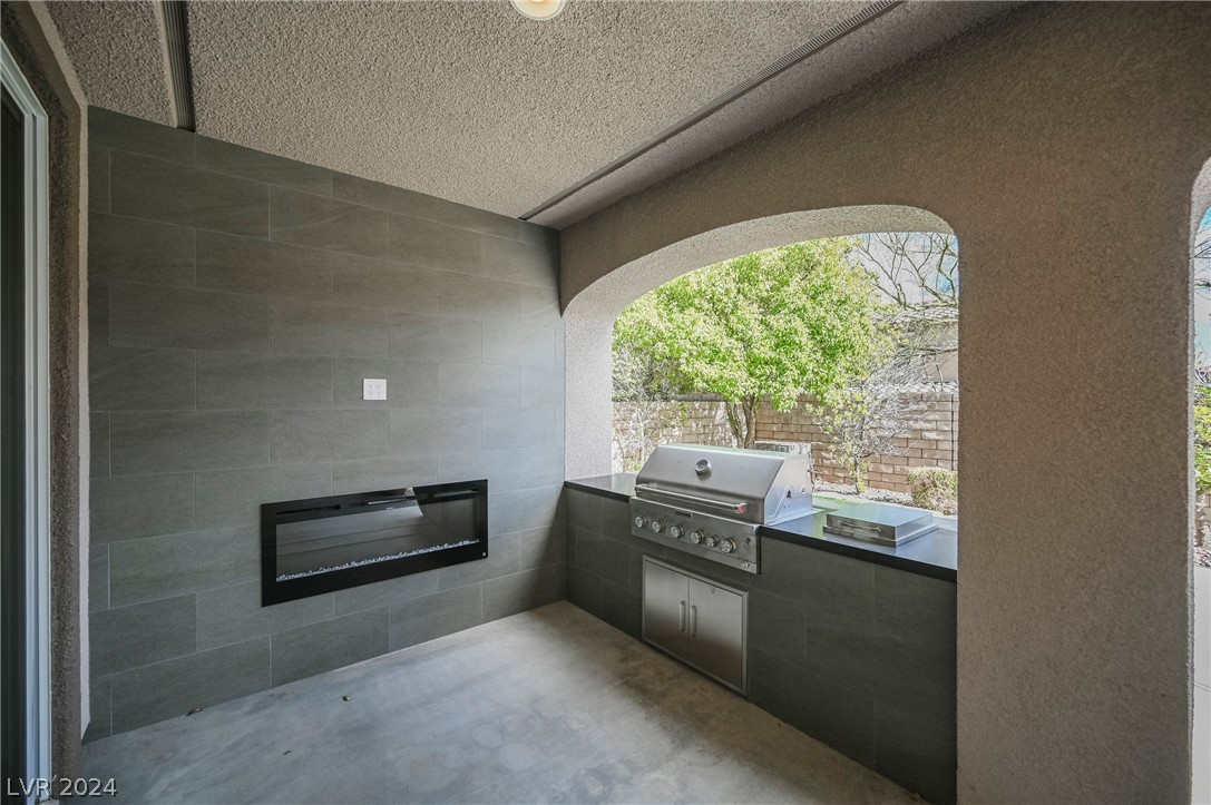 932 White Feather Lane