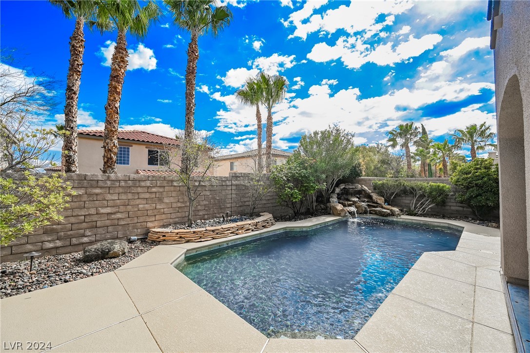 932 White Feather Lane