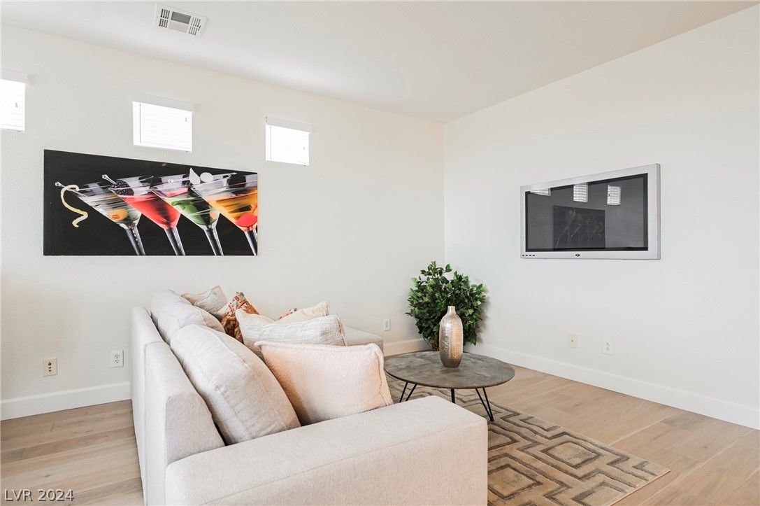 932 White Feather Lane