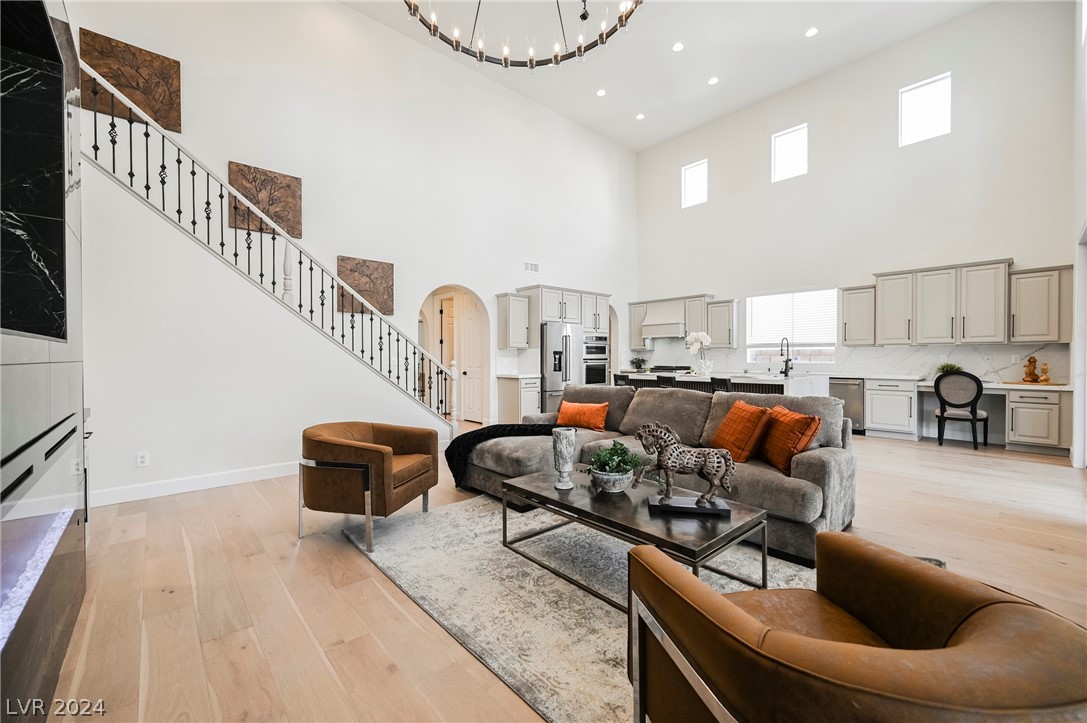 932 White Feather Lane
