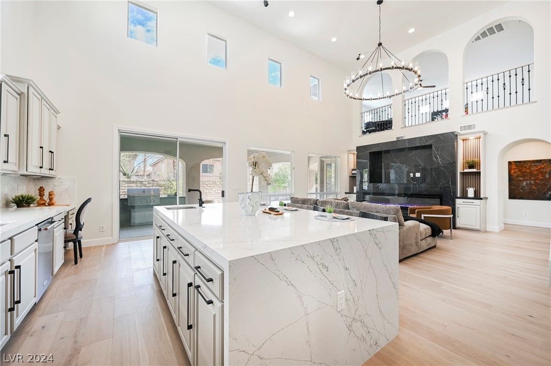 932 White Feather Lane