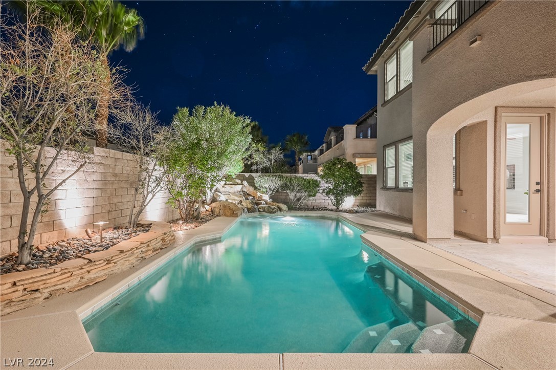 932 White Feather Lane