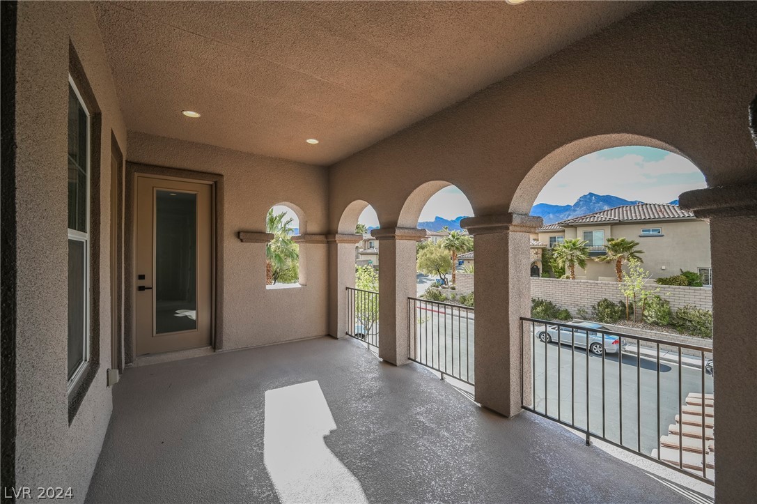 932 White Feather Lane