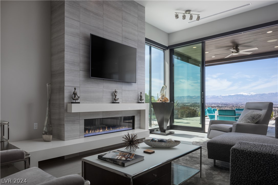 419 Tranquil Peak Court