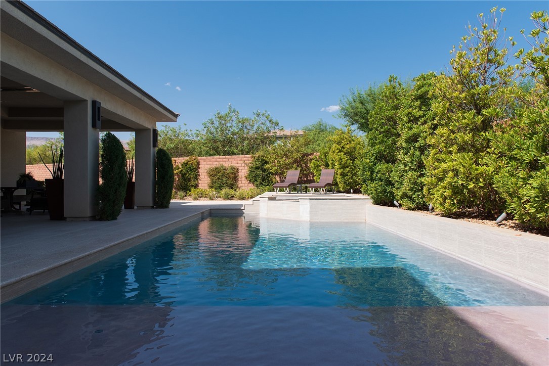 36 HUNTING HORN Drive