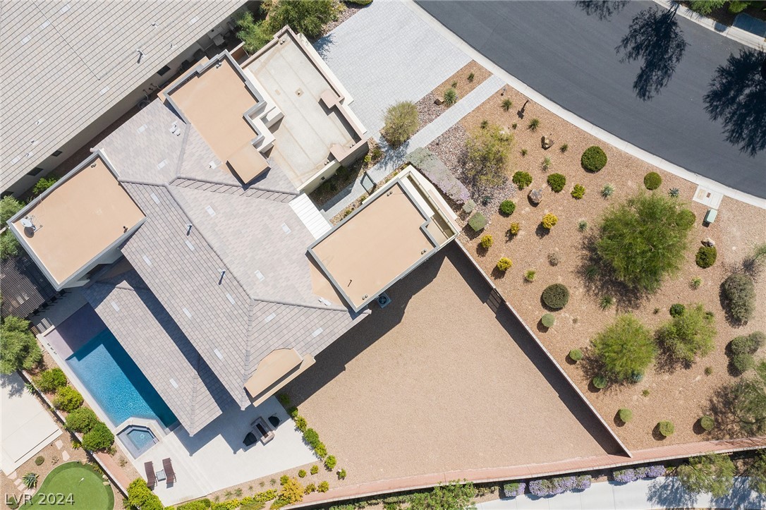36 HUNTING HORN Drive