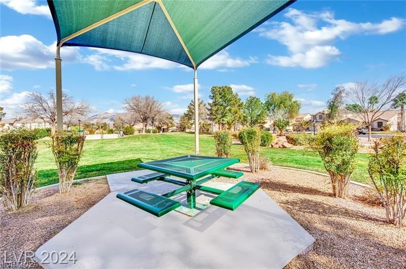 5823 Gushing Spring Avenue