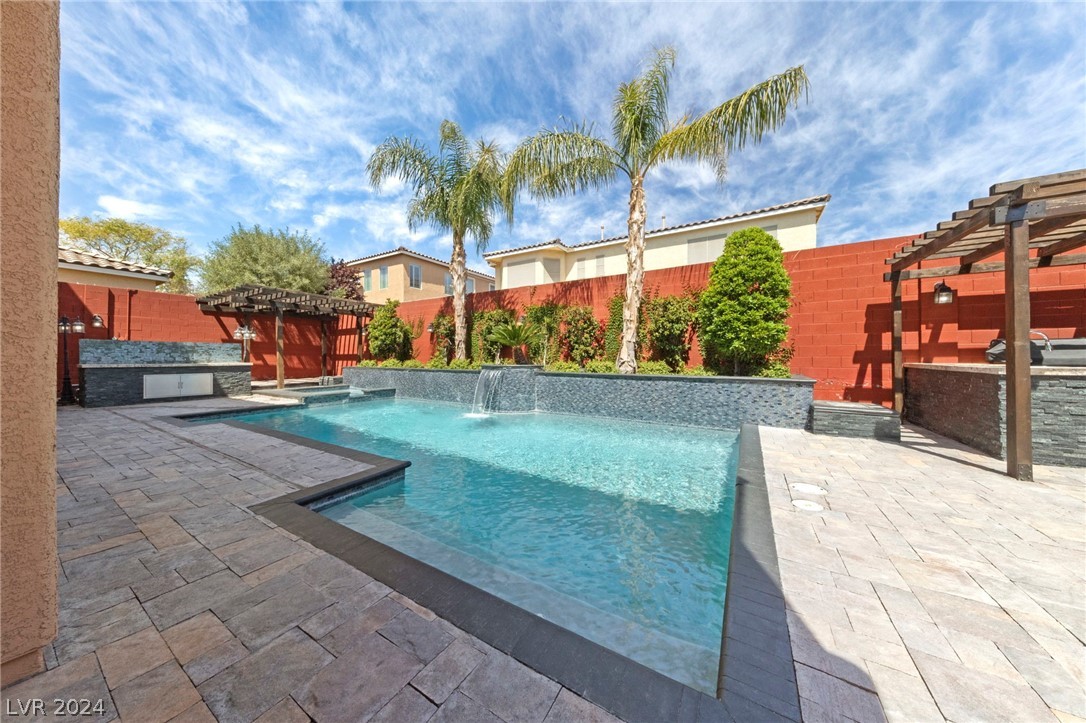 9352 Bronze River Avenue