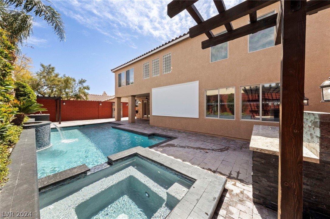 9352 Bronze River Avenue