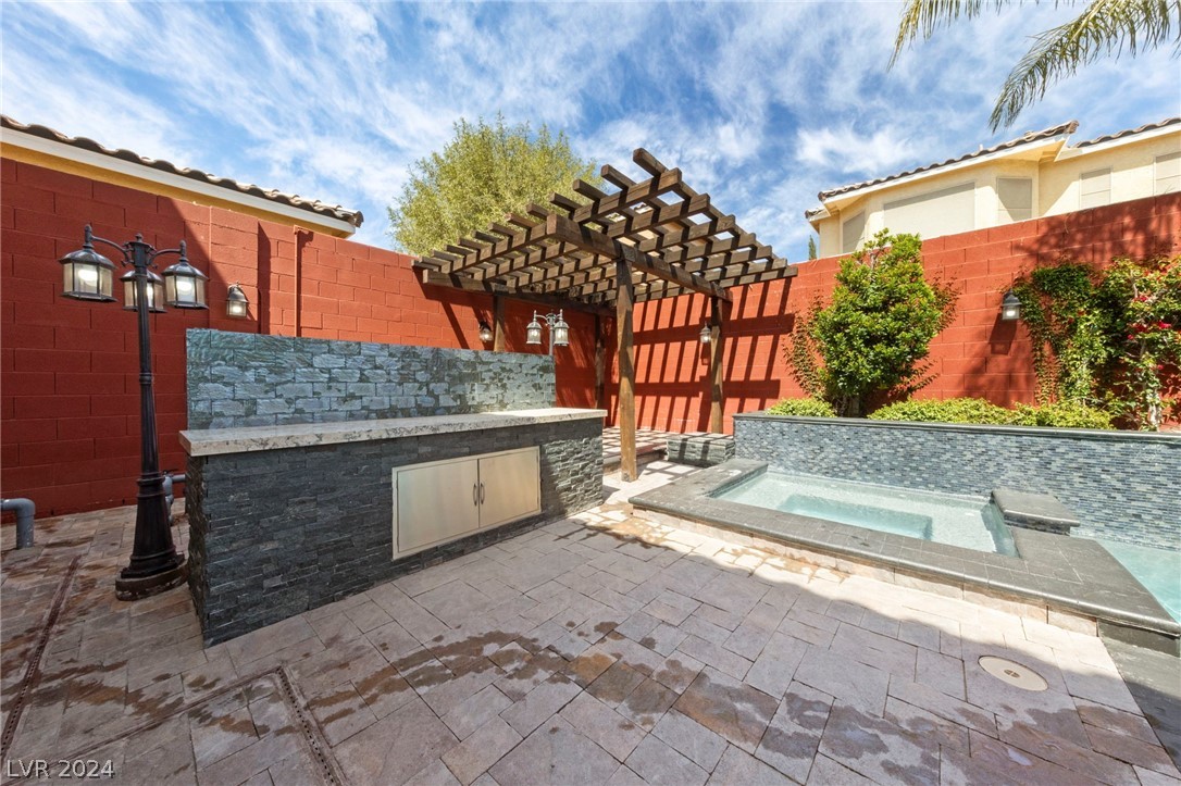 9352 Bronze River Avenue