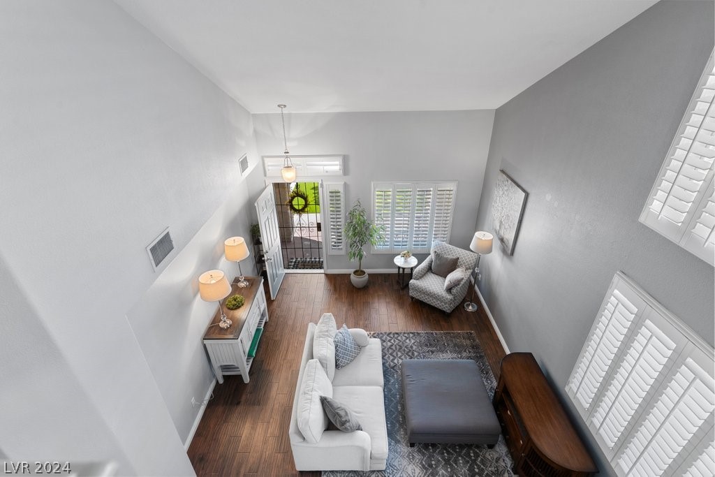 646 Emerald City Avenue