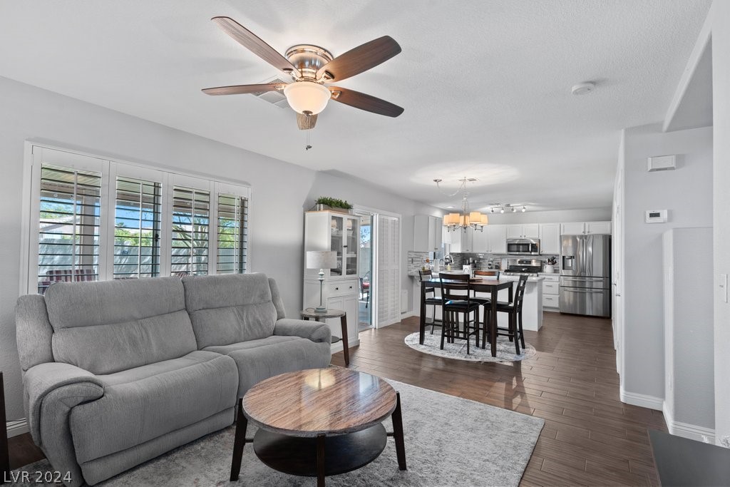 646 Emerald City Avenue