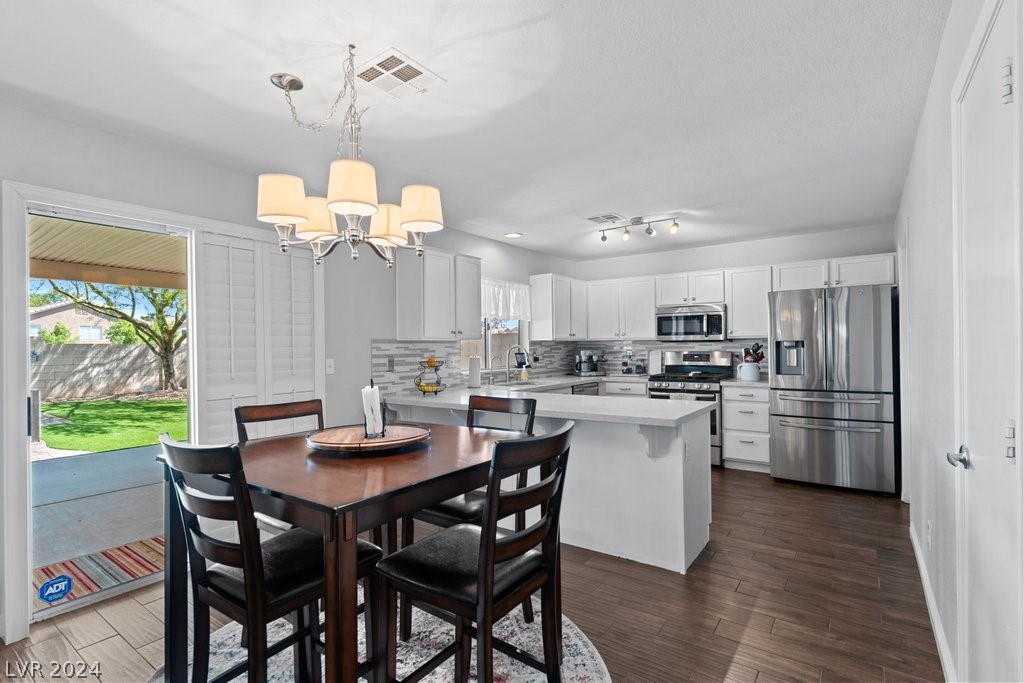 646 Emerald City Avenue