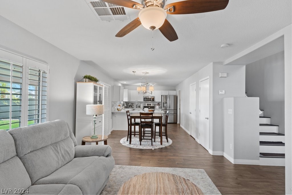 646 Emerald City Avenue