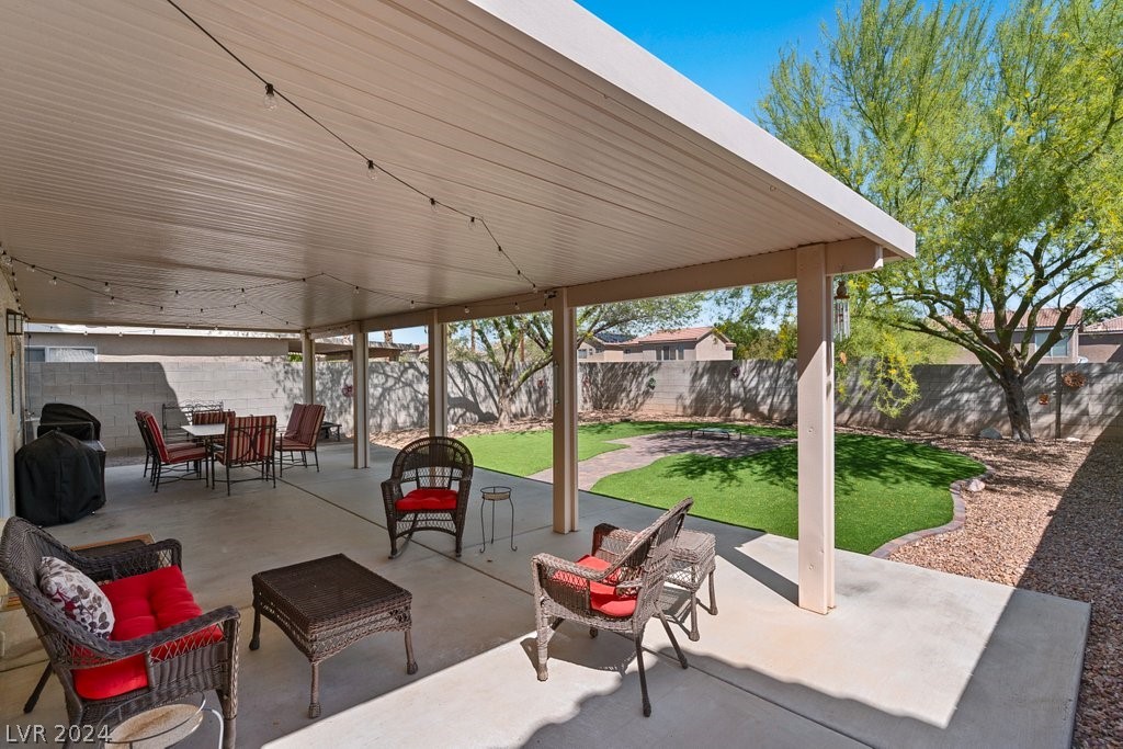 646 Emerald City Avenue