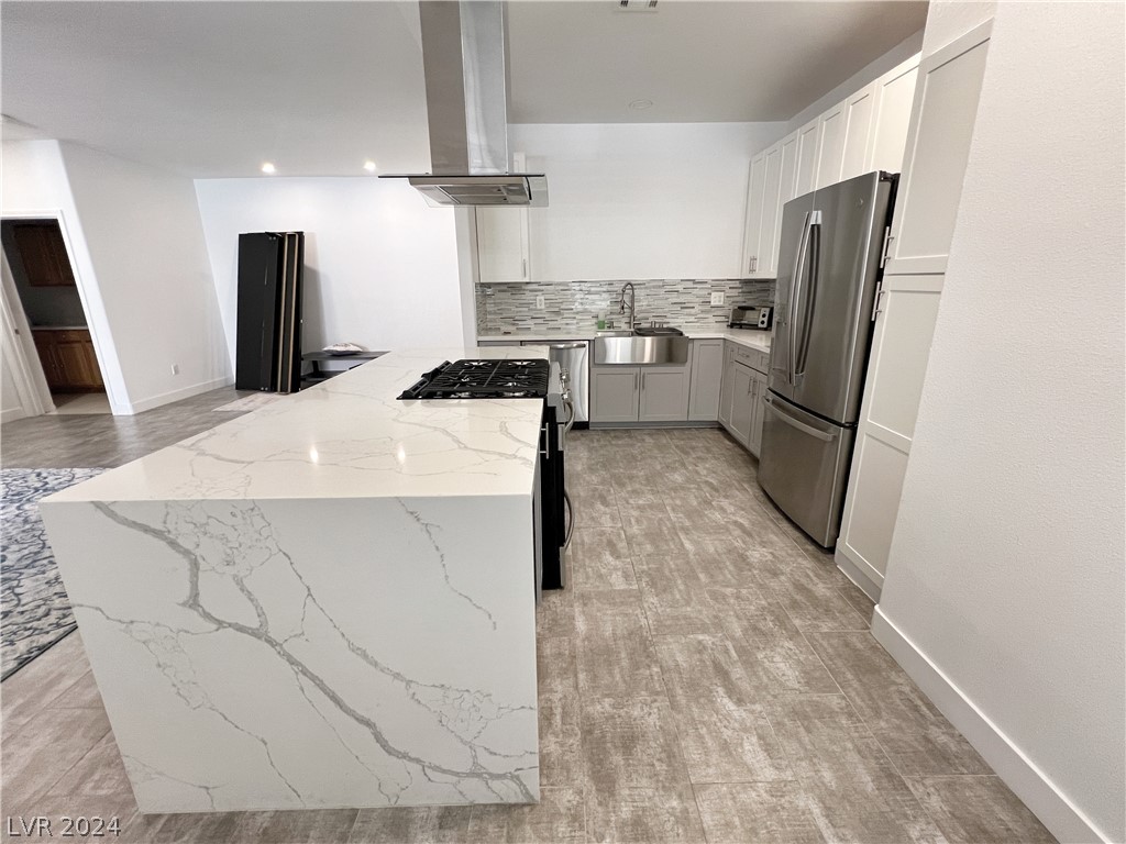 113 Emerald Forest Street 202