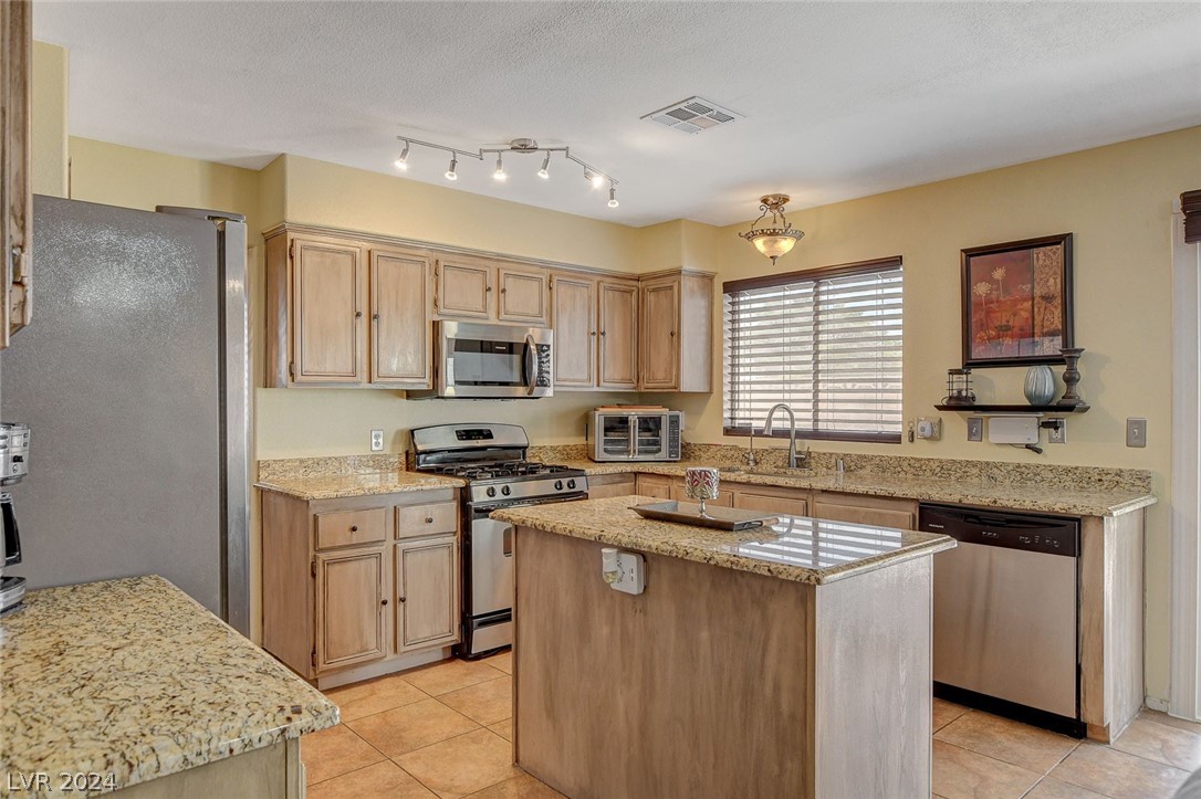 35 Winley Chase Avenue