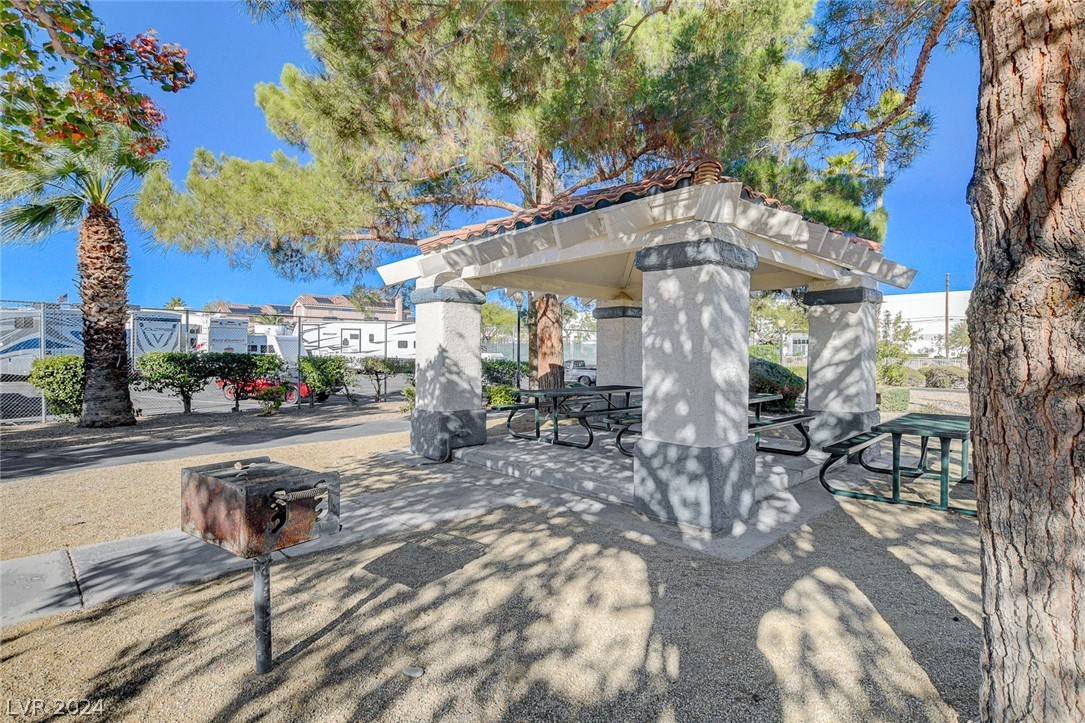 35 Winley Chase Avenue