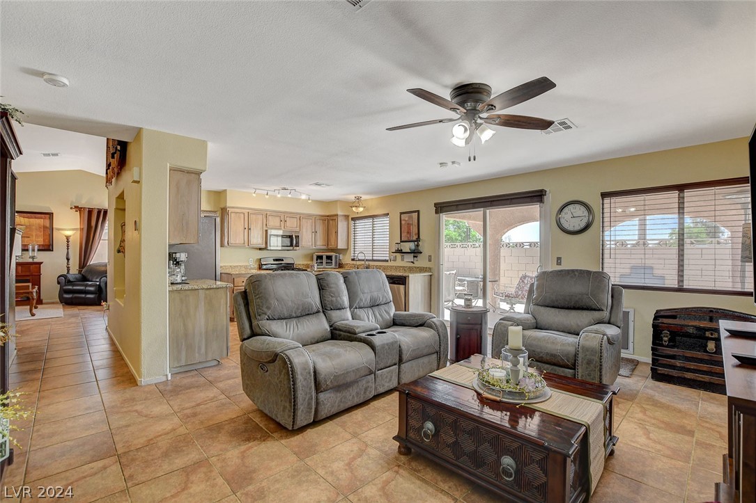 35 Winley Chase Avenue