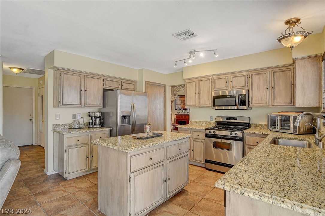 35 Winley Chase Avenue