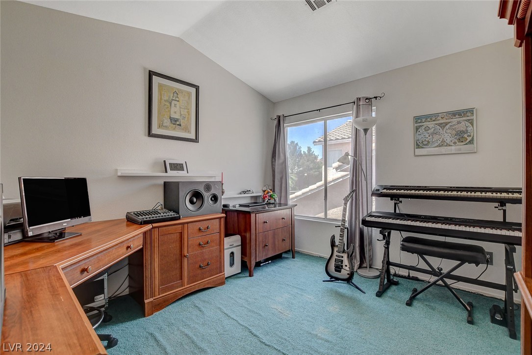 35 Winley Chase Avenue