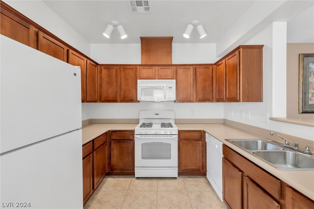 6868 Sky Pointe Drive 2138