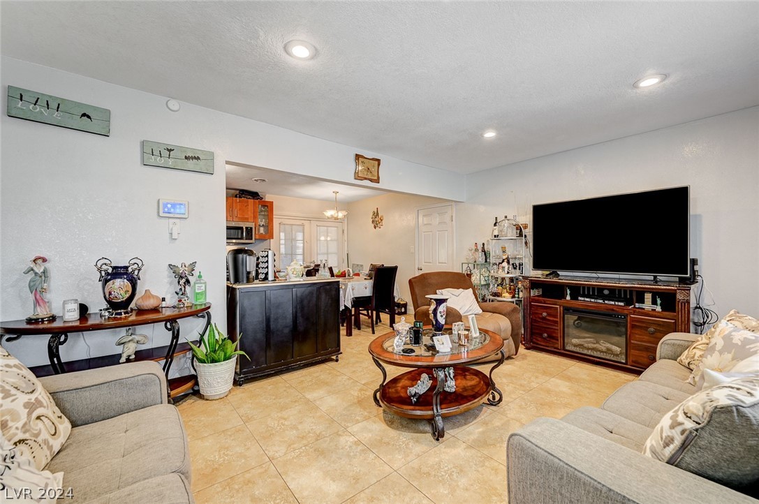 916 Canosa Avenue