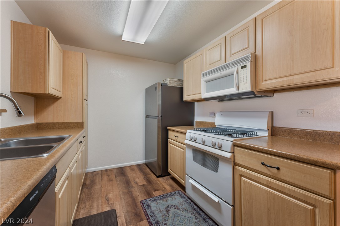 8250 North Grand Canyon Drive 2098