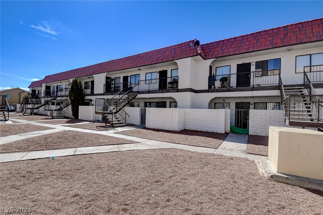 4300 North Lamont Street 253