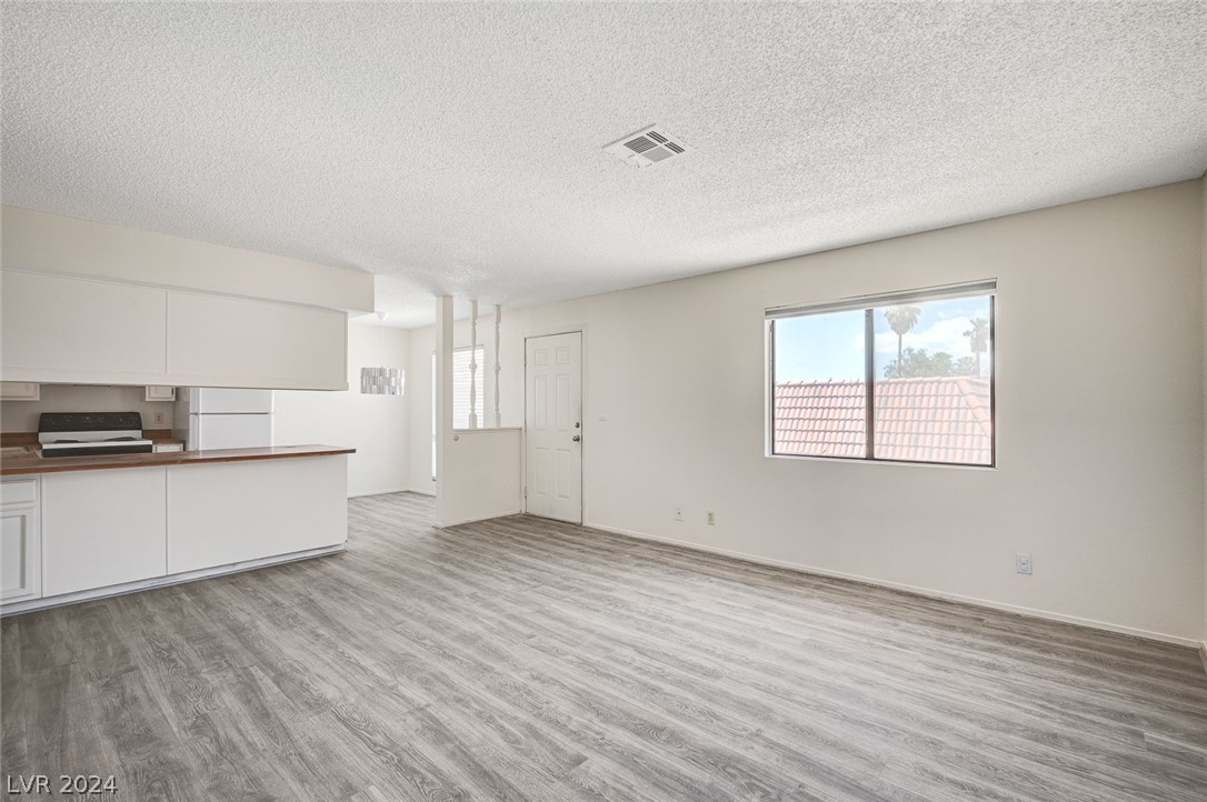 4300 North Lamont Street 253