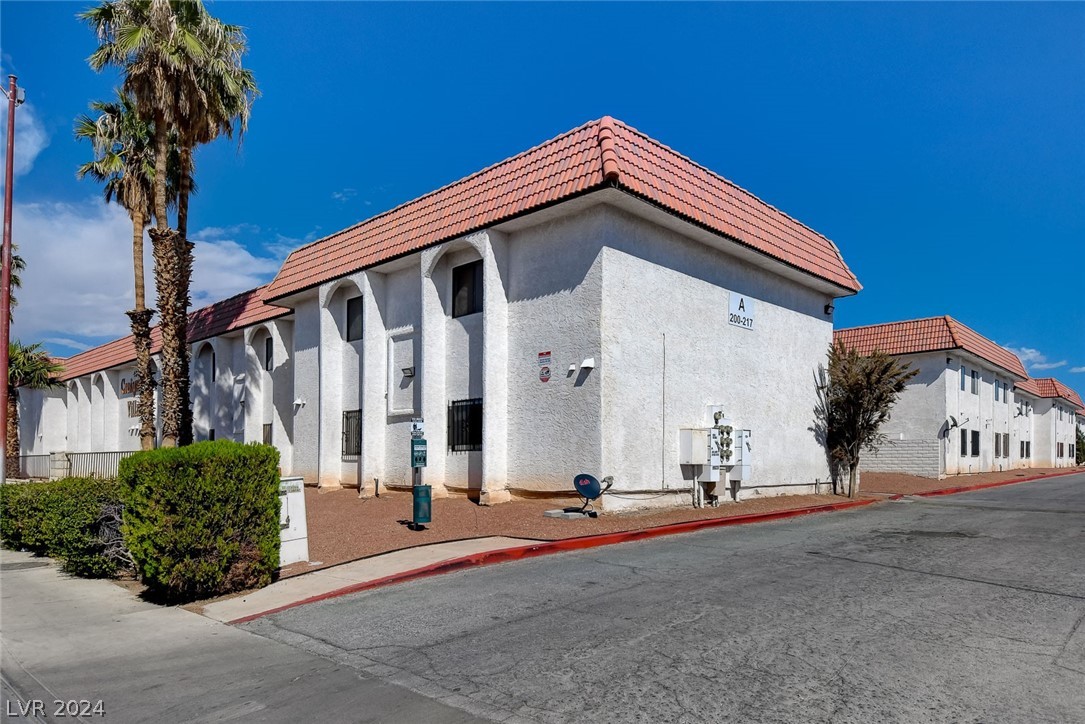 4300 North Lamont Street 253