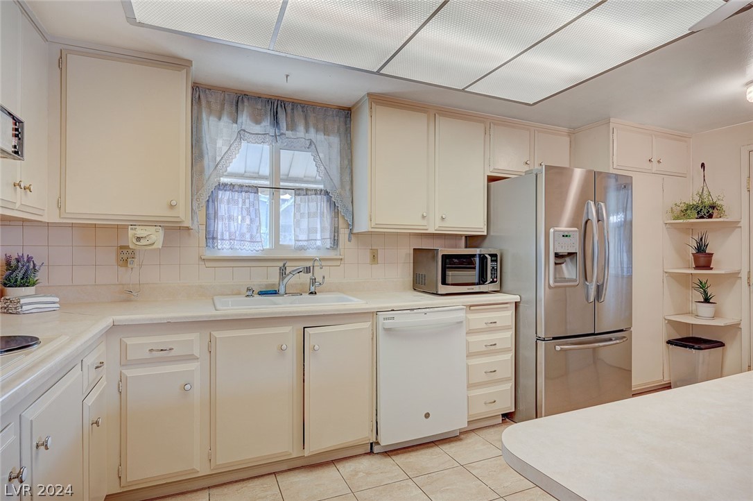1646 Golden Arrow Drive