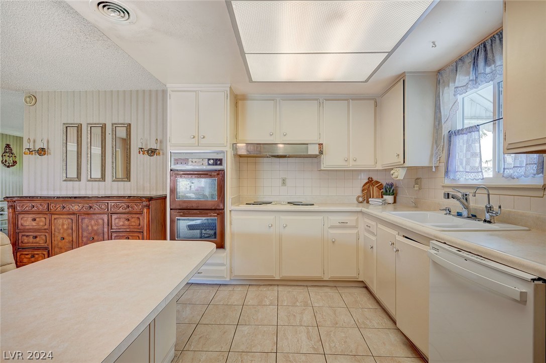 1646 Golden Arrow Drive