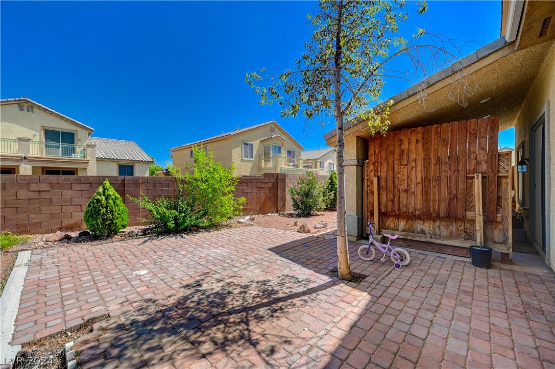 5725 French Lace Court