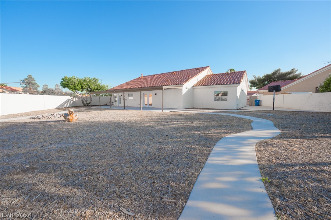 5728 Parrot Pointe Court