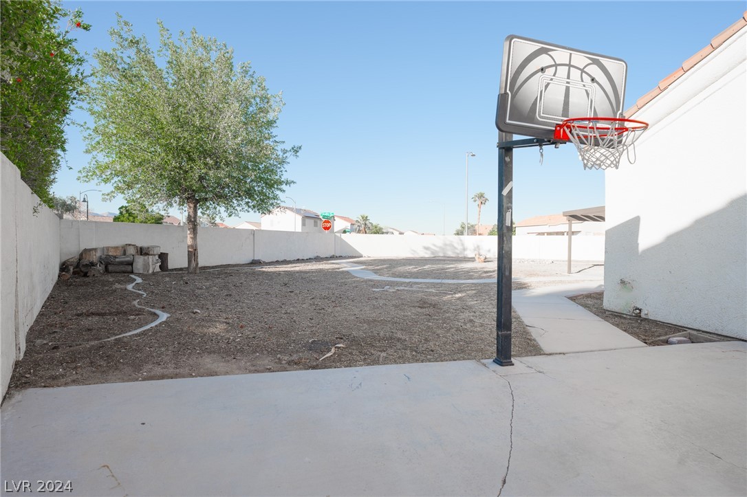 5728 Parrot Pointe Court