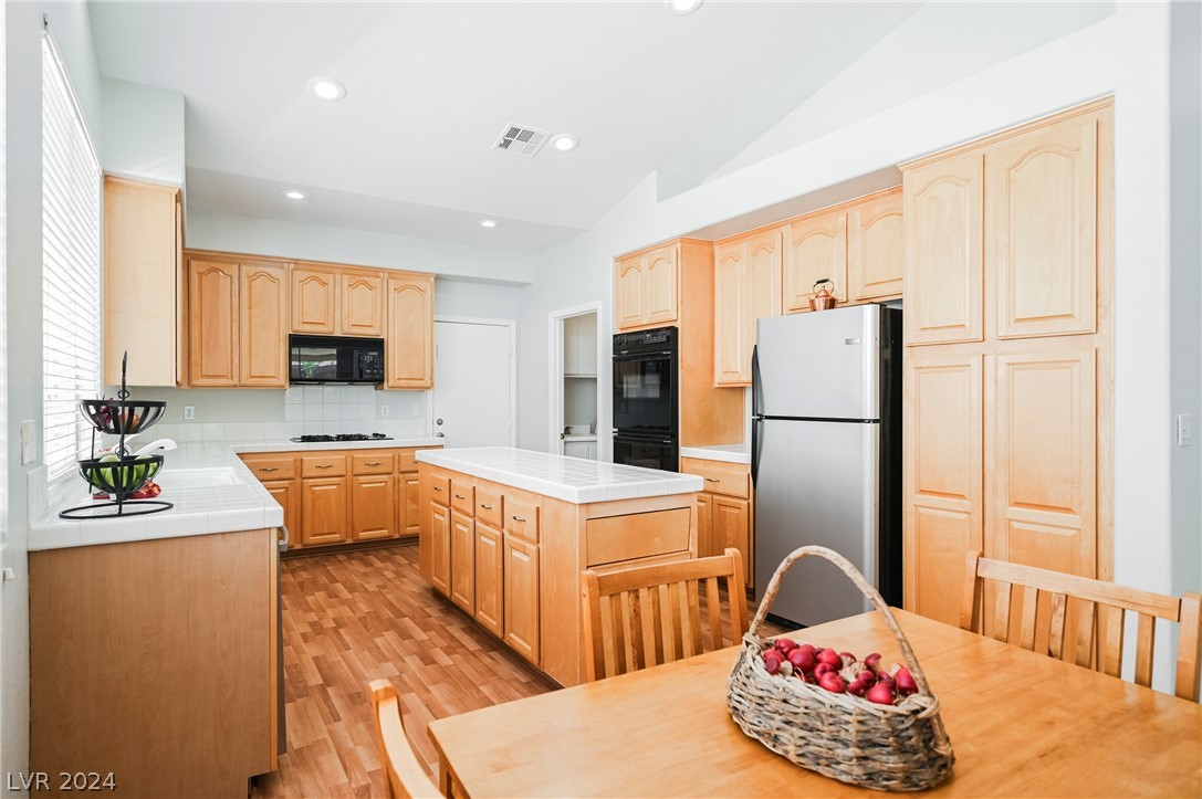 1713 Double Arrow Place