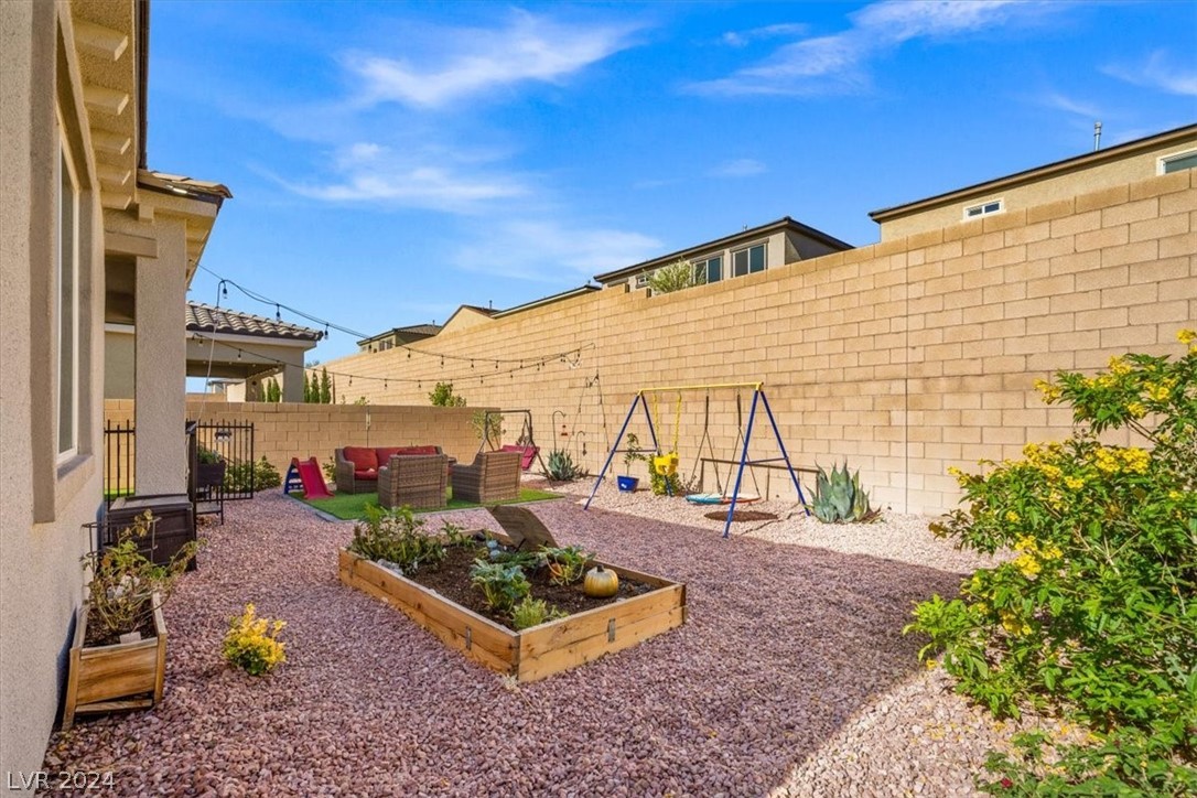 8573 Stokestone Street