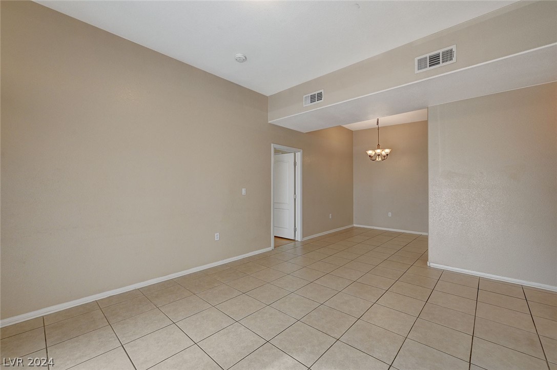 2305 West Horizon Ridge Parkway 1812