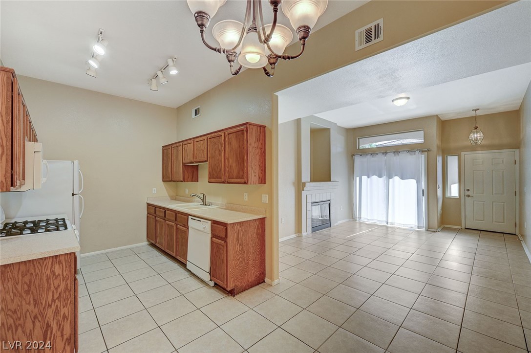 2305 West Horizon Ridge Parkway 1812