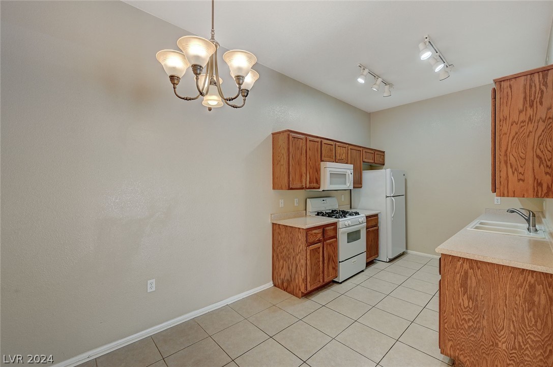 2305 West Horizon Ridge Parkway 1812