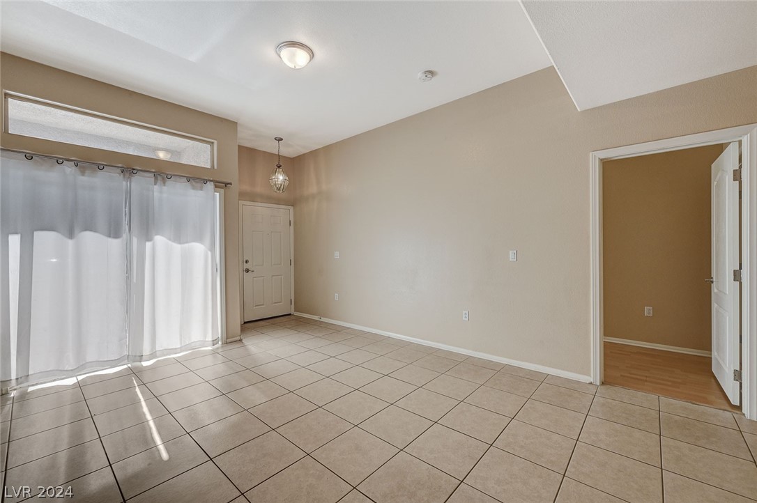2305 West Horizon Ridge Parkway 1812
