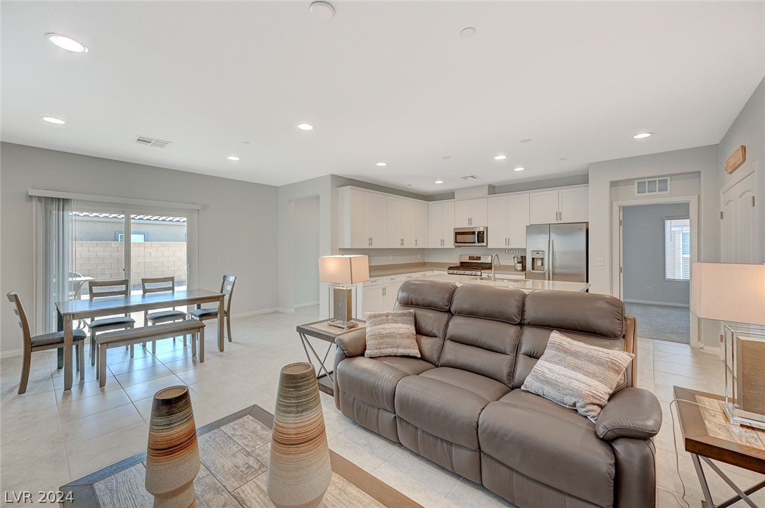 305 Crescent Verse Street