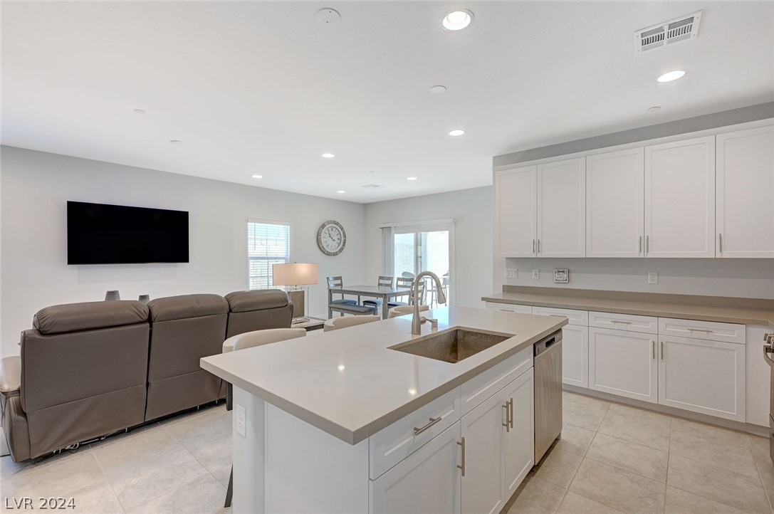 305 Crescent Verse Street