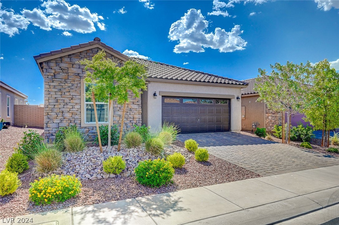 305 Crescent Verse Street