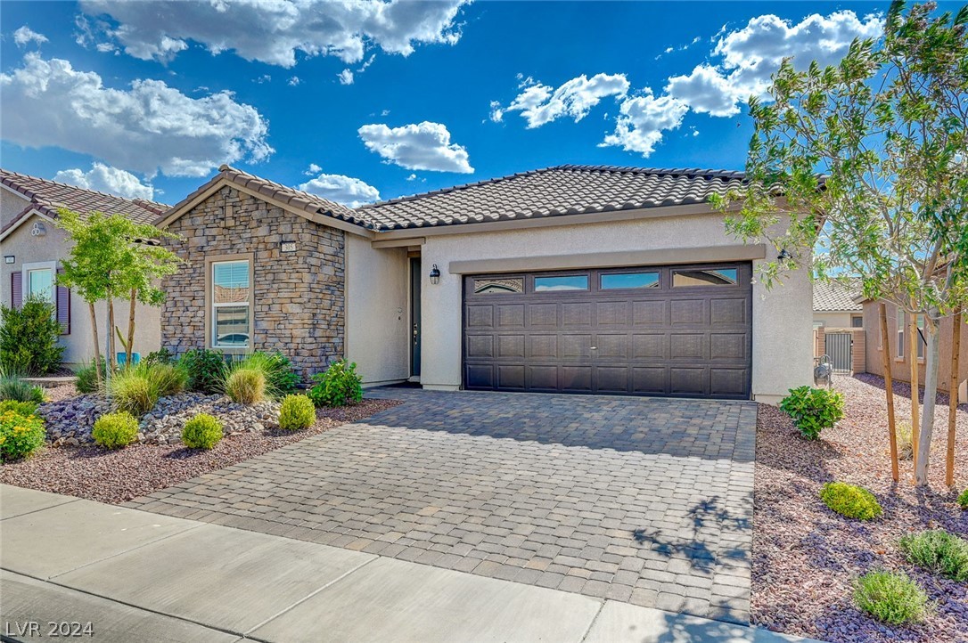 305 Crescent Verse Street