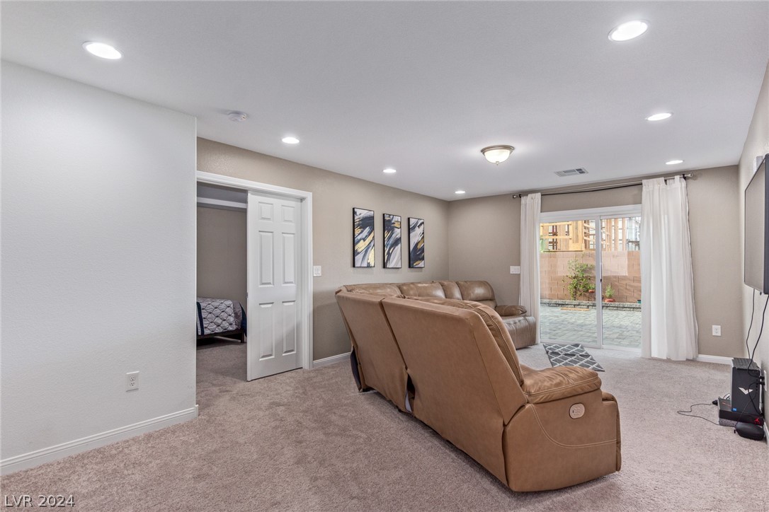 5904 Aurora Gold Avenue