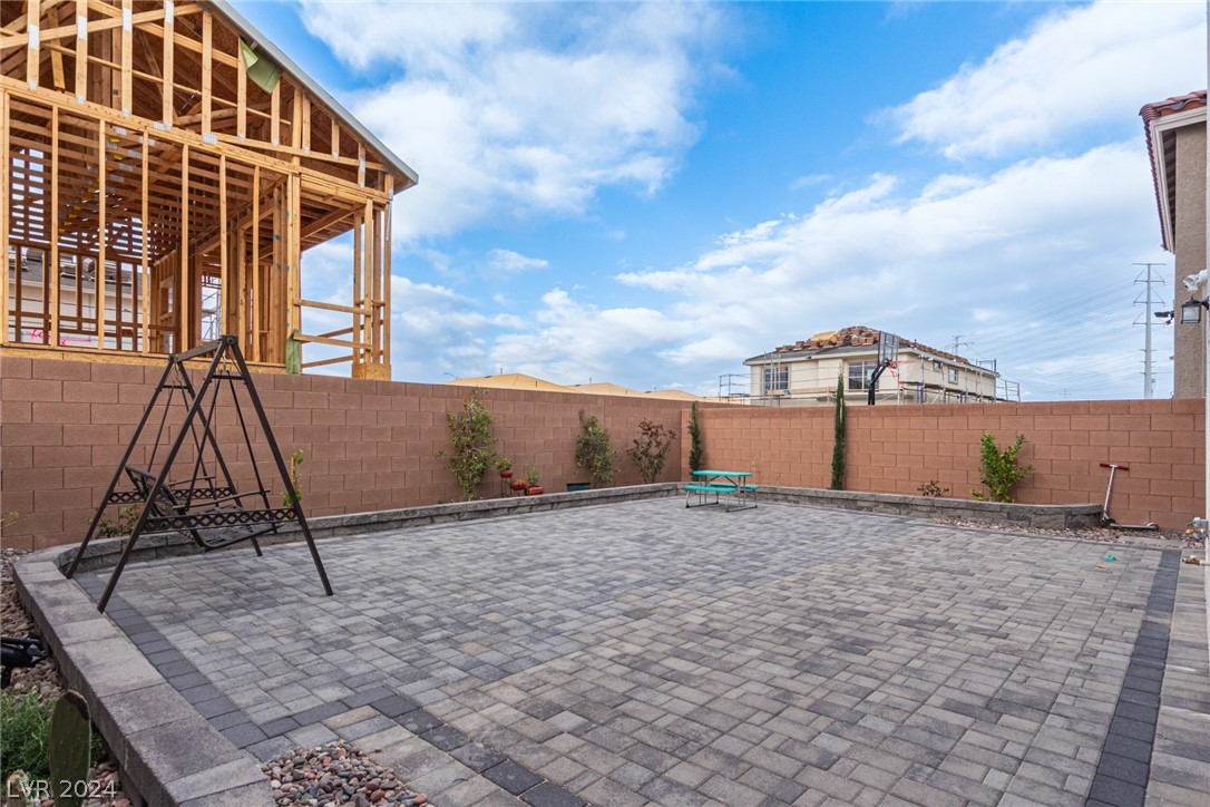 5904 Aurora Gold Avenue