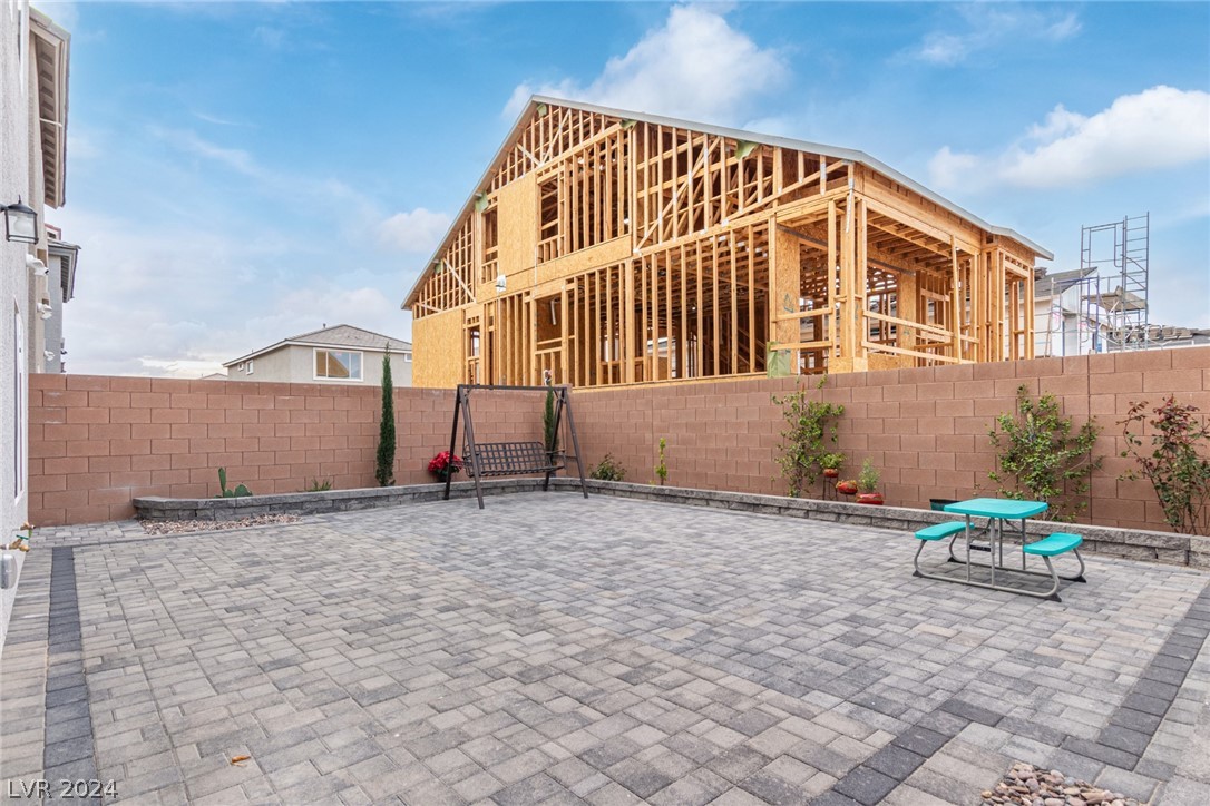 5904 Aurora Gold Avenue