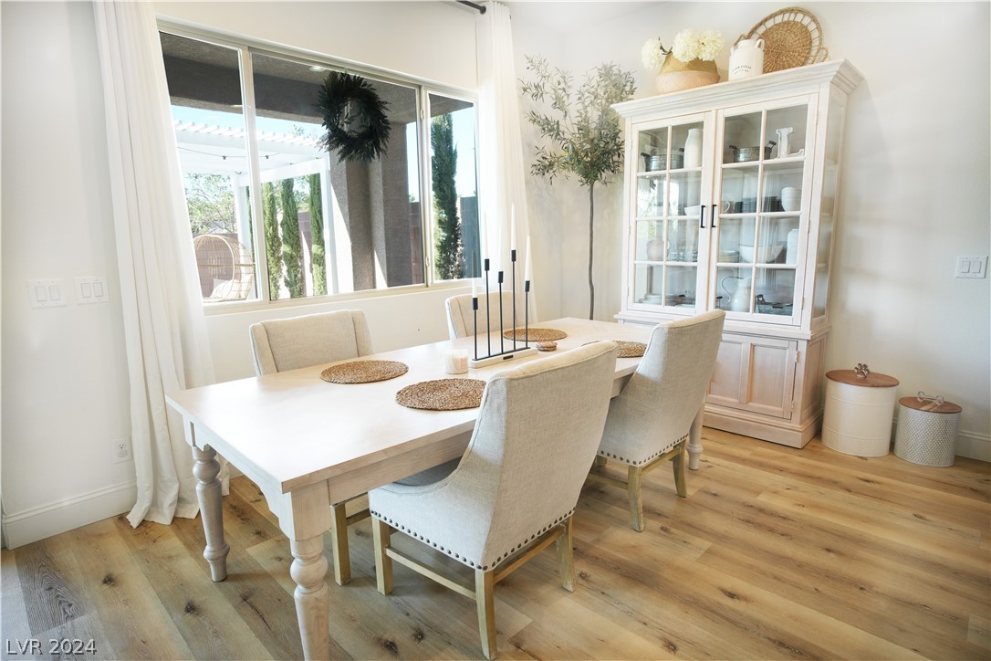 382 Sapphire Rock Avenue